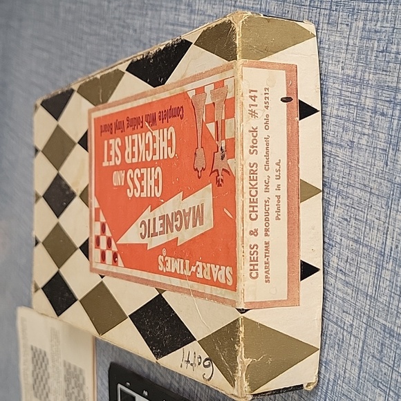 Vintage Spare-Times Chess and Checker Magnetic Travel Case Set. - Picture 2 of 16